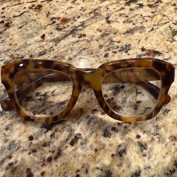 RYAN SIMKHAI Luca Golden Tortoise Readers +1.75 - Picture 1 of 3